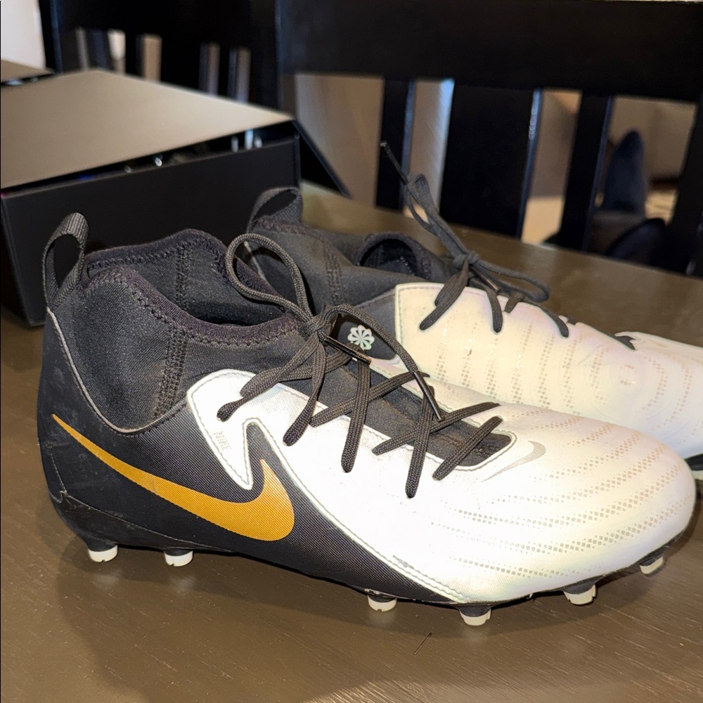 Nike Kids Soccer Cleats 6Y
